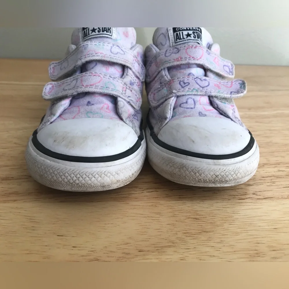 Converse giirls happy